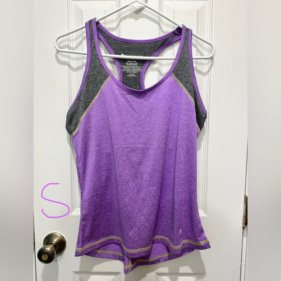 Workout top - Picture 2 of 2